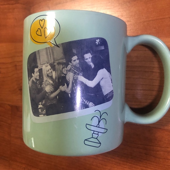 ☕️”FRIENDS”20oz Coffee Cup🧋For Hot or Cold,🥣 Soup, or Hot Chocolate 🍫 - Picture 2 of 3